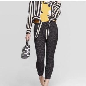 Who What Wear black and white pinstriped pants. Size 6